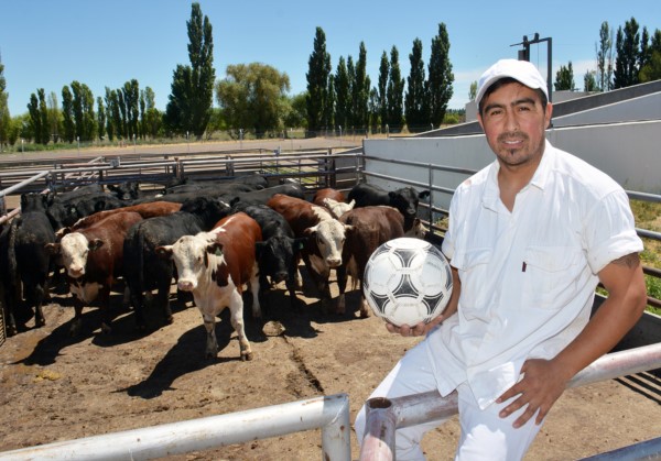 Hernández trabaja hace seis años en el Frigorífico Trelew . Jugará su tercer federal. "Le agradezco a David Bouquet, titular del club, por la chance", dijo.