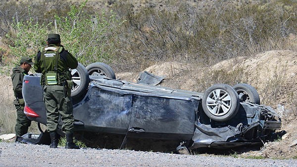 Ruta 25. En este automóvil se desplazaba el doctor Sevetich, quien afortunadamente se recupera de golpes.