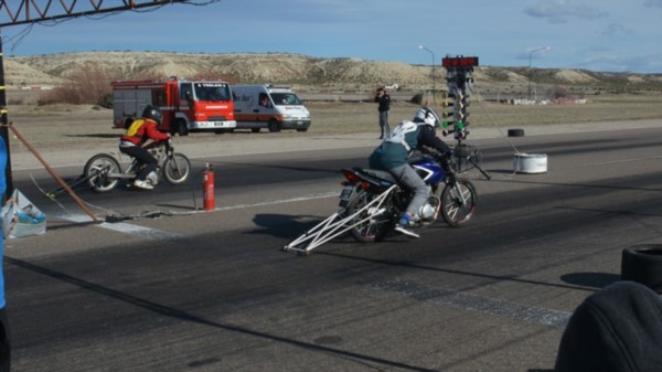 Motos y autos vuelven a la recta del autódromo Mar y Valle este sábado, por la cuarta fecha del Campeonato.