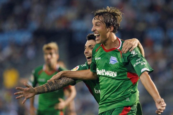 Tomás Pina marcó el tanto de la victoria de Alavés, sorpresivo líder de la Liga.