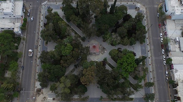 Vista aérea. Así luce el tradicional espacio verde de Trelew, que en poco tiempo quedará rehabilitado. 