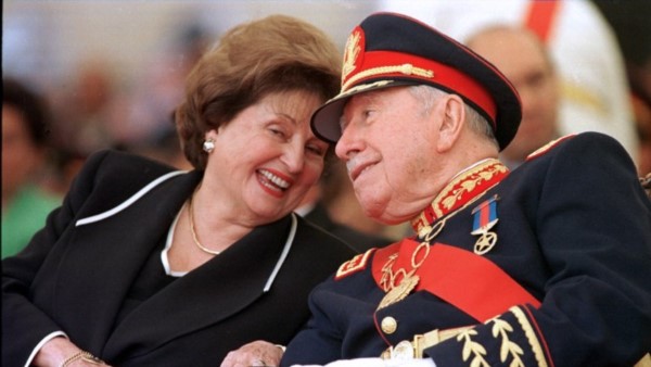 El ex dictador y su viuda heredera, doña Lucía.