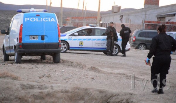 Policía realizó peritaje en el lugar donde ocurrieron los hechos (foto La Vanguardia del Sur) 