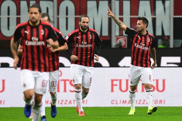 En tiempo de descuento, Milan venció a Genoa como local.