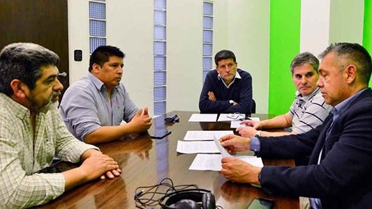 Cumbre. Los funcionarios municipales destacaron la ayuda oficial para la economía social en Trelew.