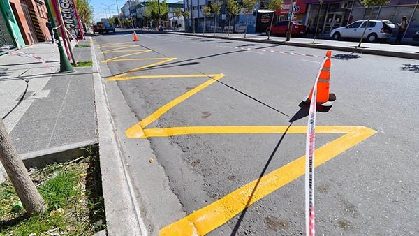 Inminente. El municipio ultima las tareas de pintado y señalización para la habilitación de la doble mano.