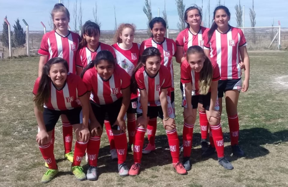 Las chicas de Racing de Trelew, categoría 2007, jugaron ante Diógenes el pasado fin de semana en La Terraza.