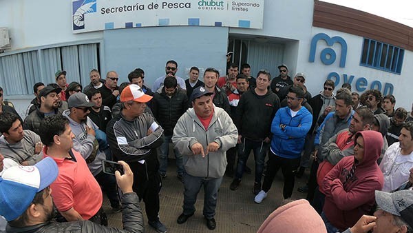 Asamblea. Los trabajadores sostienen la retención de servicios pero están dispuestos a negociar el valor.