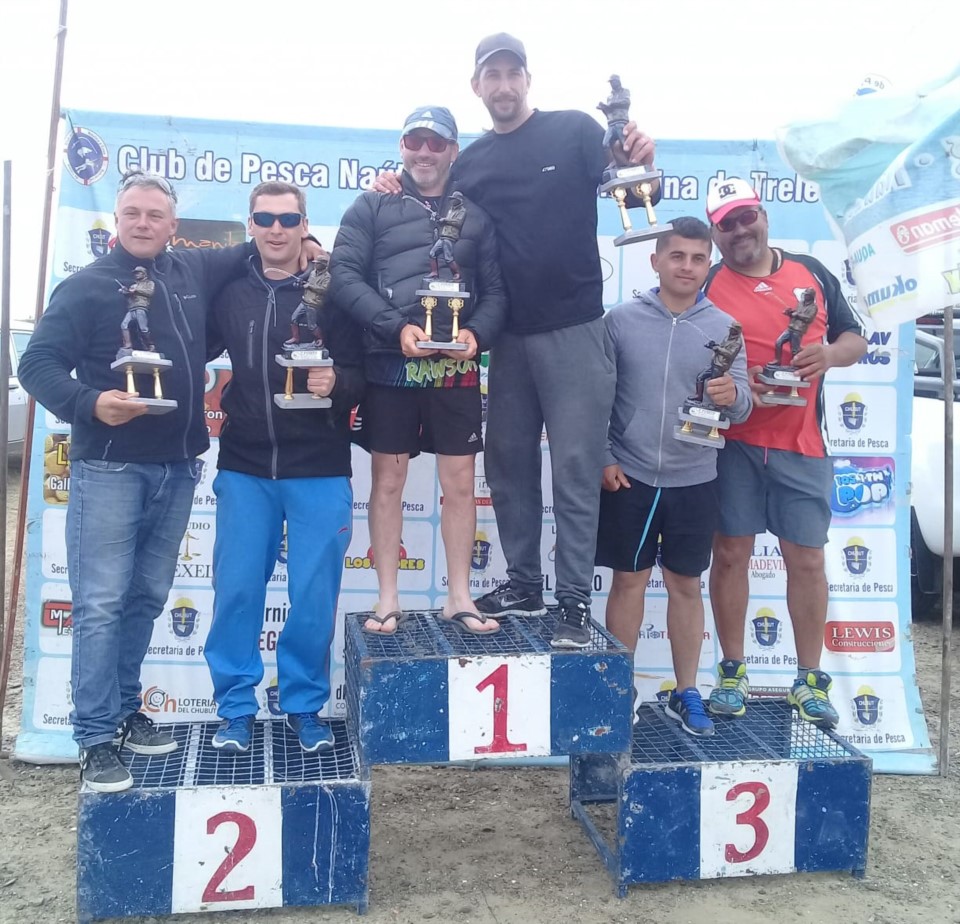 Los ganadores con sus trofeos. Pasadas las “18 Horas”, los cañófilos se preparan para las “6 Horas”, el 25.
