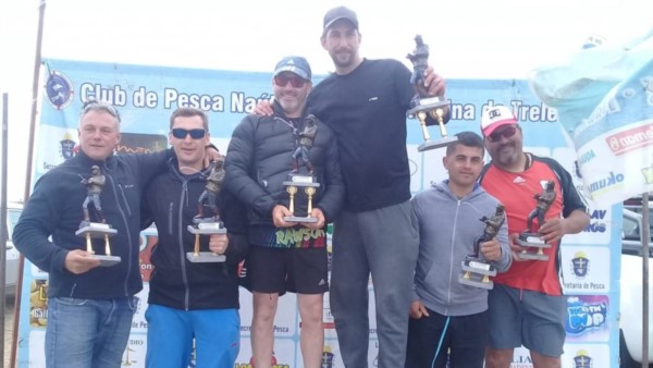 Los ganadores con sus trofeos. Pasadas las “18 Horas”, los cañófilos se preparan para las “6 Horas”, el 25.