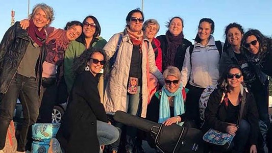 Las 12 artistas de Chubut visitaron parte del camino recorrido por la artista chilena Violeta Parra.