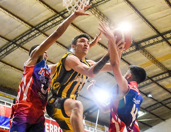 Deportivo Madryn venció a Ferro en los dos partidos de fase regular.