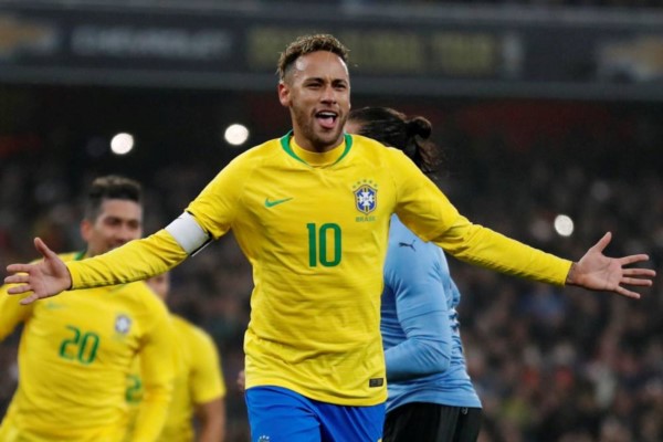 Neymar le dio la victoria a Brasil ante Uruguay, de penal.
