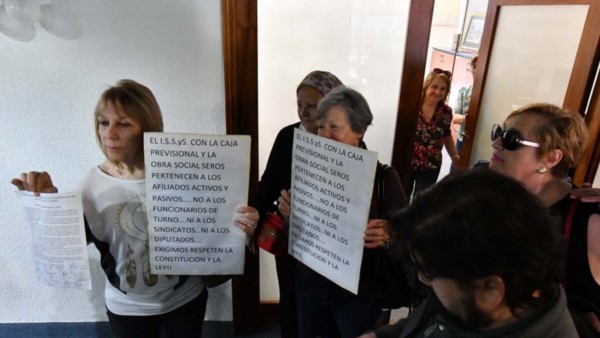 Presencia. Los jubilados autoconvocados reclamaron por una ley que consideraron mal aprobada.