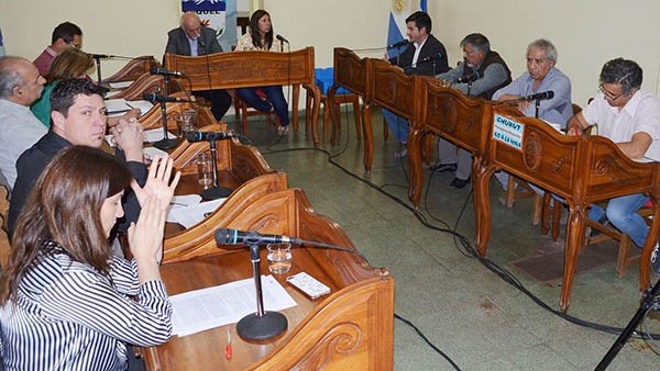Discusión. Una postal de la sesión en la que se aprobó la necesidad de reclamar obras a la Provincia.