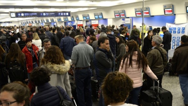 Cinco de los seis sindicatos del sector aeronáutico (APTA, APA, UPSA, APLA y UALA) anunciaron que este miércoles volverán a realizar asambleas en el Aeroparque Metropolitano Jorge Newbery desde las 7: