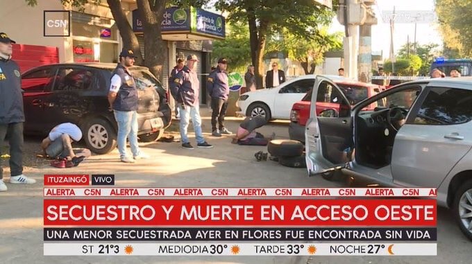 En el cruce de la Colectora de Acceso Oeste y la calle De la Guitarra el Duna de los secuestradores chocó contra otro automóvil.