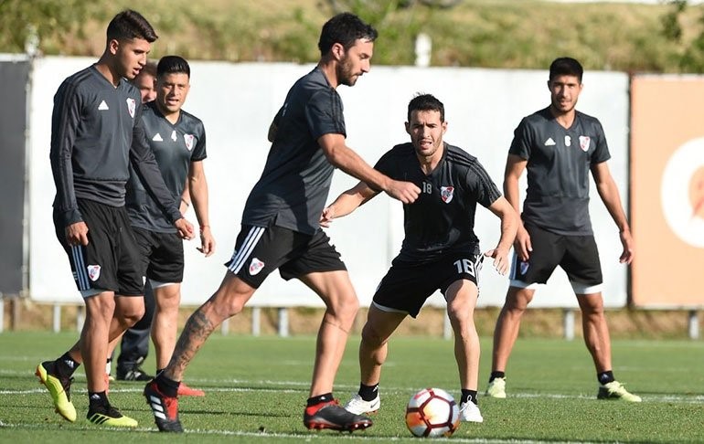Se especula que Scocco vaya al banco mientras Gallardo sigue ensayando variantes.