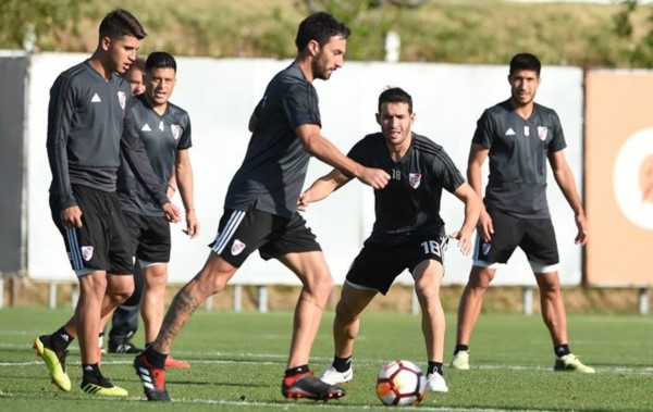 Se especula que Scocco vaya al banco mientras Gallardo sigue ensayando variantes.