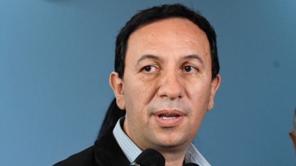 El intendente y sus anticipos.