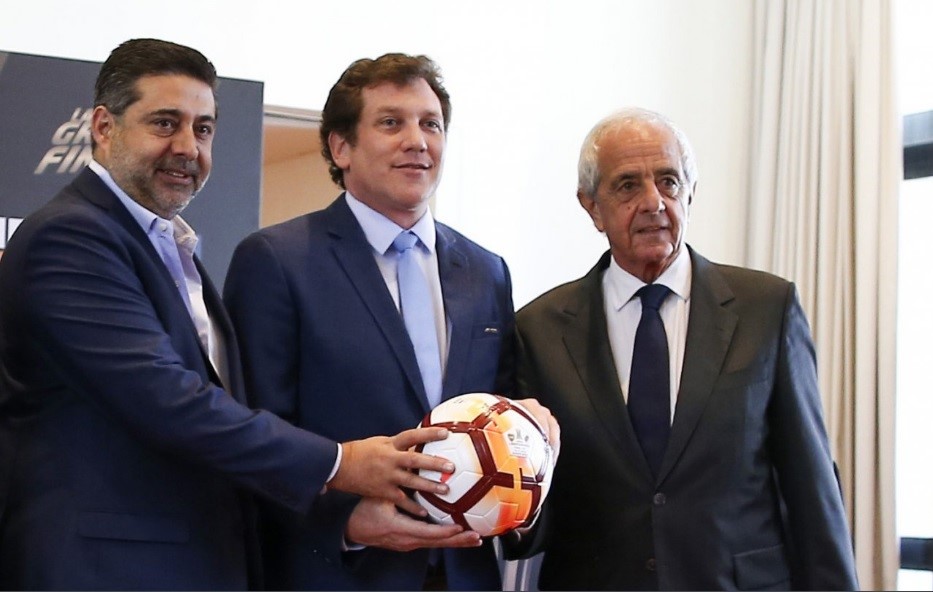 Angelici, Domínguez y D'Onofrio firmaron un "pacto de caballeros", pero hoy el presidente de Boca cambió de opinión y va a pedir los puntos.