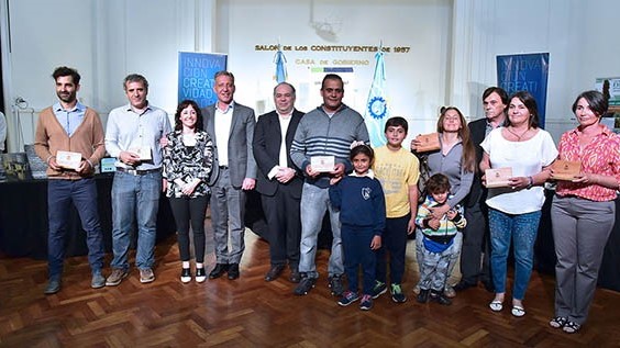 El gobernador entregó los reconocimientos aconcursantes del programa nacional “Innovar 2018”.