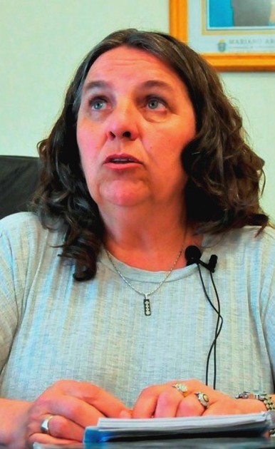 La ministro Valeria Saunders.