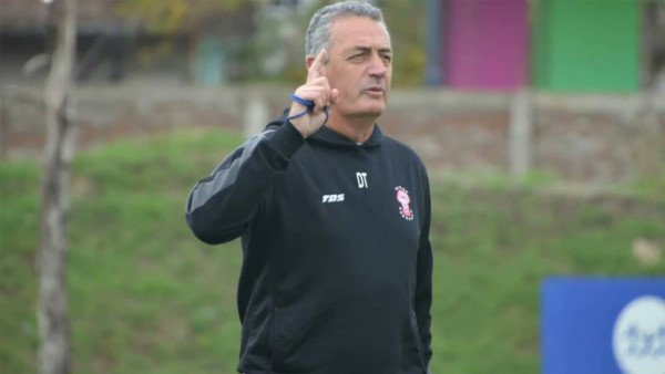 El técnico de Huracán explotó por la postergación del partido ante San Lorenzo.