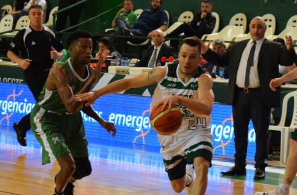 Ferro venció por 75-65 a Gimnasia en el Etchart y se puso 1-0. (Foto: Esteban Altamiranda).