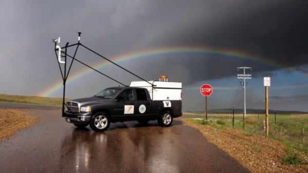 La mesonet móvil es uno de los vehículos que utilizan los investigadores del proyecto "Relámpago" para estudiar las tormentas en Argentina. (foto @RelampagoEdu)