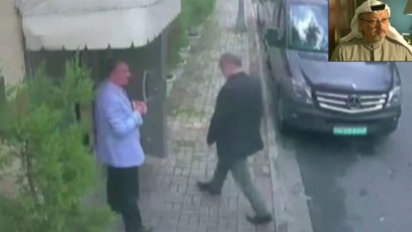 Khashoggi ingresando al consultado saudí en Estambul, su dramático final.