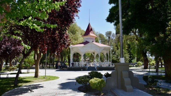 El acto será en la histórica Glorieta con coros y ballets de Trelew.