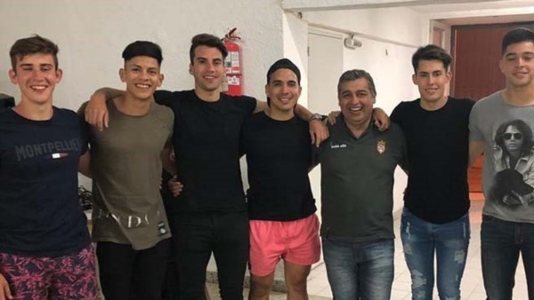 Jugadores y cuerpo técnico de La Española RC, contentos y conformes.