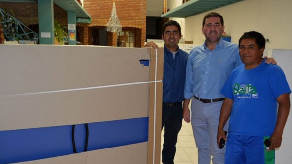 La Comuna de Aldea Epulef recibió ayer el equipamiento completo para la práctica del tenis de mesa, que fue recibido por su jefe comunal.