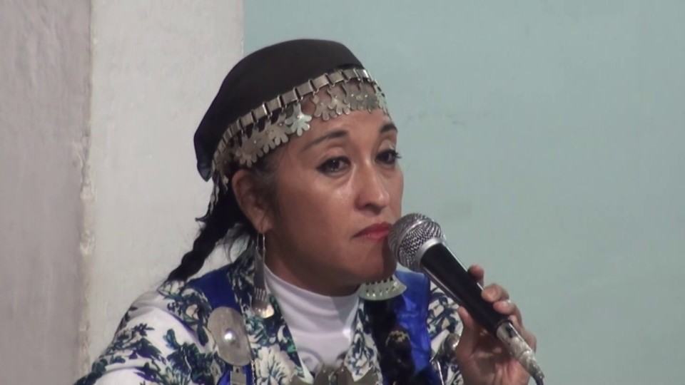 Moira Millán, su mamá, debió aclarar que el rumor de que había sido enocntrado es falso. La búsqueda continúa.