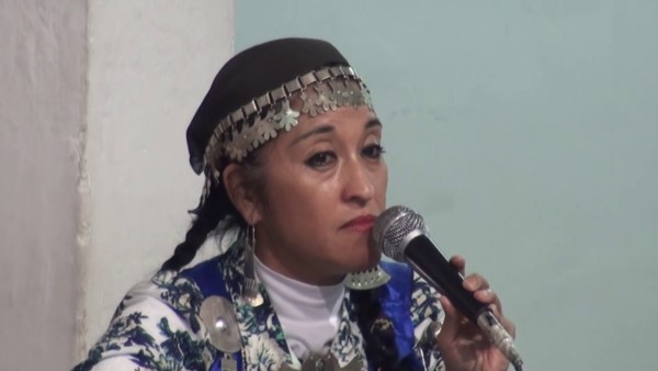 Moira Millán, su mamá, debió aclarar que el rumor de que había sido enocntrado es falso. La búsqueda continúa.