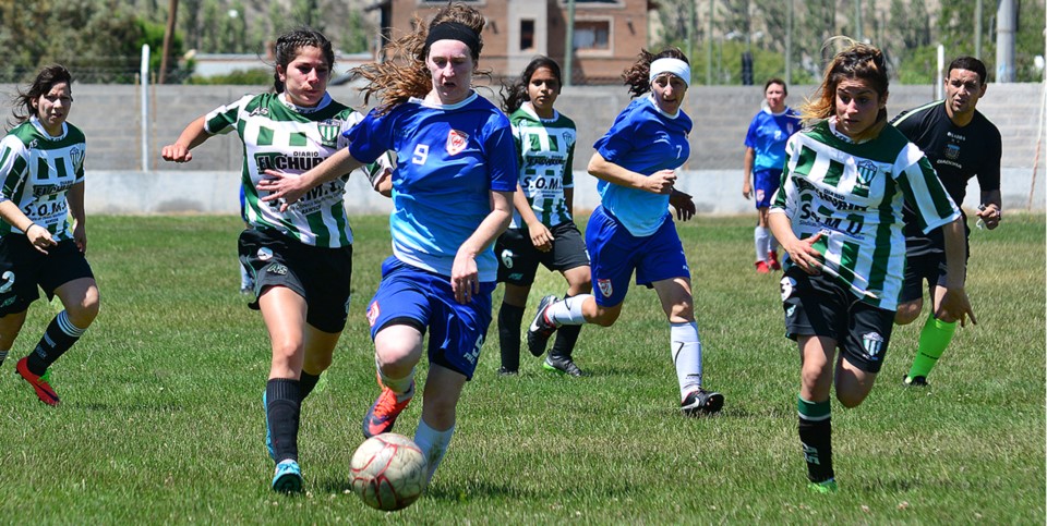 Huracán marcha a paso firme en el Clausura femenino de la Liga del Valle. Ganó los once partidos jugados.