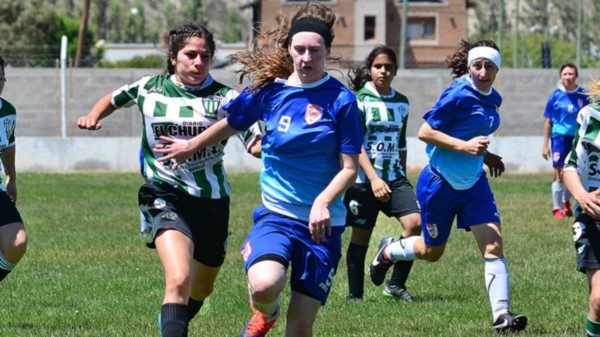 Huracán marcha a paso firme en el Clausura femenino de la Liga del Valle. Ganó los once partidos jugados.