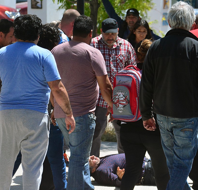 Problemas también afuera en la sesión trunca de Legislatura.