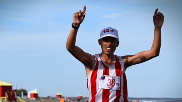 Ariel Cretton arribando a la meta. Tras ganar la edición del 2017, volvió a poner su nombre en lo más alto.
