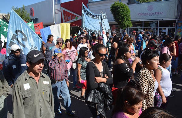 Organizaciones sociales de Trelew, Rawson y Madryn marcharon por las calles.