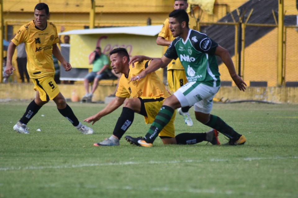 Sarmiento ganó un partidazo. Perdía 3-1 y se impuso 5-3.