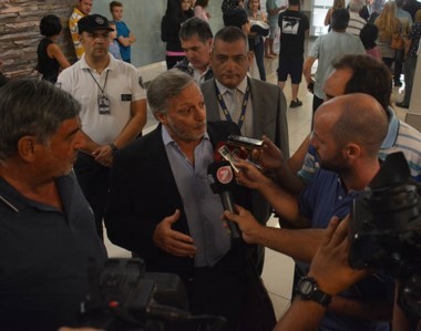 El ministro Aranguren llegó a Trelew y este martes abrirá el debate sobre la minería en Telsen.