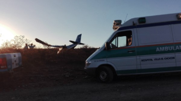 Ambos ocupantes de la aeronave fueron asistidos (foto @rionegrocomar)