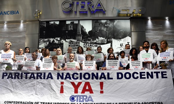 Sonia Alesso y miembros de CTERA en la conferencia de prensa de ayer.