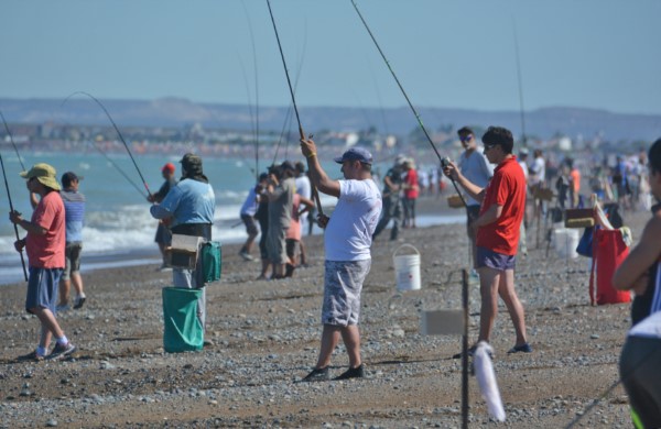 Cien parejas compiten en las “20 horas ” en Playa Unión, organizado por el Club de Pesca y Náutico de RAwson.