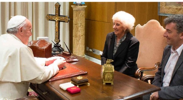 La anterior reunión, en 2014, cuando Estela viajó acompañada por su nieto recuperado Ignacio Montoya.