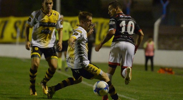Instituto, que venía de tres victorias seguidas, fue derrotado 1-0 por Santamarina, que llevaba siete sin ganar.