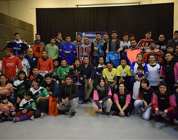 La ceremonia en cuestión se desarolló en el polideportivo del SEC en la ciudad de Trelew.