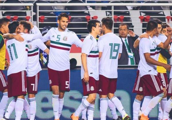 Fabián y Layún dan a México victoria de 3-0 sobre Islandia.